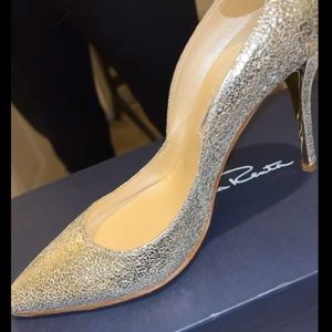 Oscar De La Renta pointy toe pumps,worn once!